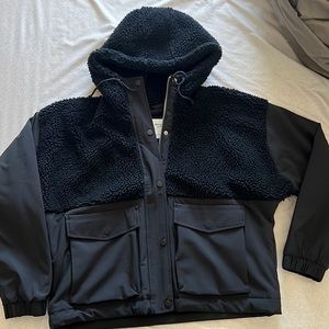 Abercrombie & Fitch Cropped Winterized Traveler Jacket